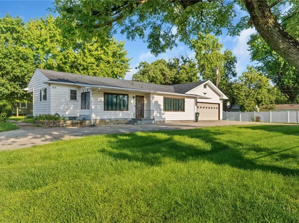 813 E Dorothy Ln, Dayton, OH 45419