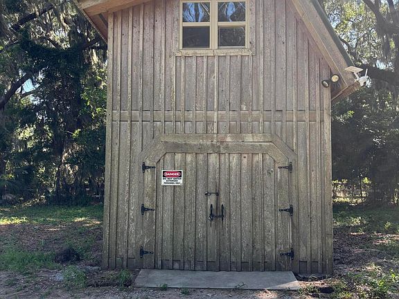 4th image of 1065 Seaside Road