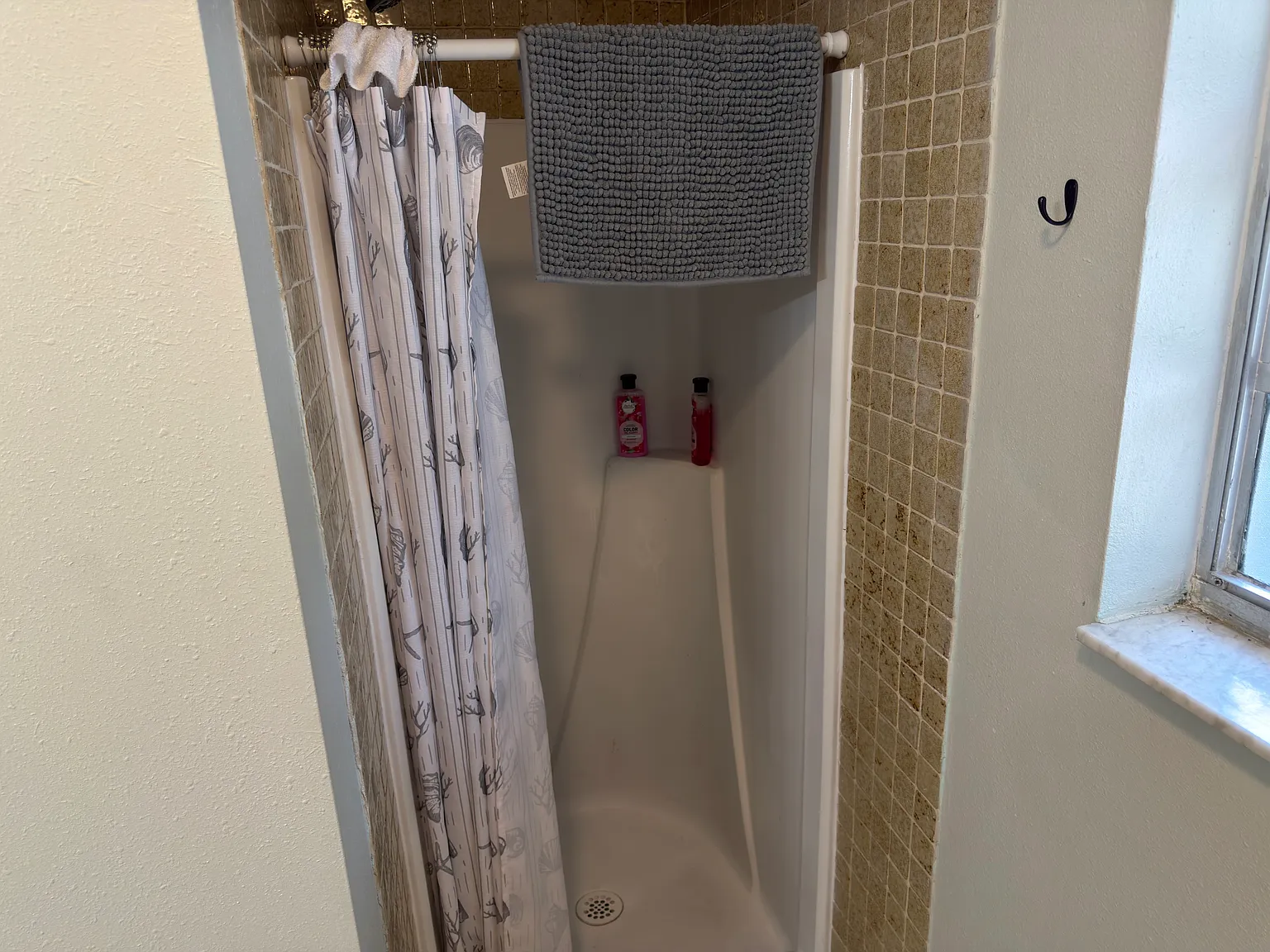 6 bed, 1798 sqft, $1,200 — Photo 1