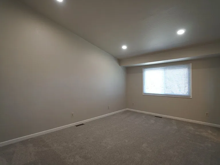 3070 Mirage Dr — Photo 11