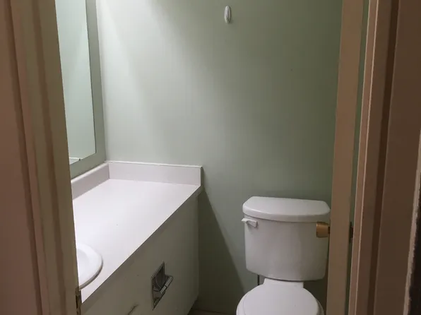 6202 Tennis Ct APT C10, Bay City, MI 48706