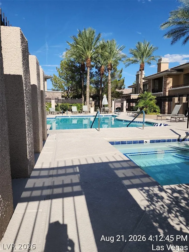 2 bed, 3.0 bath, 1707 sqft, $1,995 — Photo 2