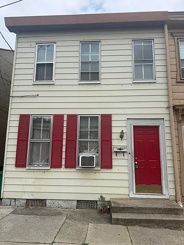 621 N Pitt St Photo 1