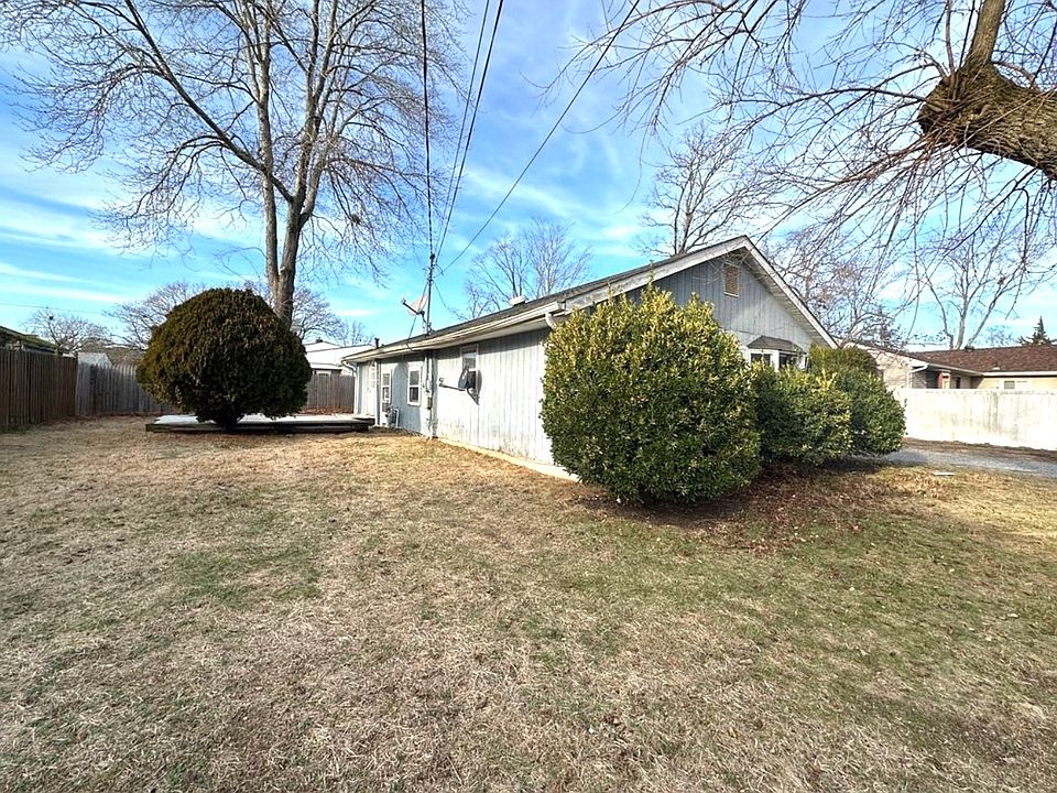 1st image of 208 Pennant Ave