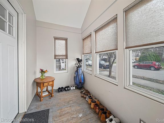 3rd image of 595 E Drayton St