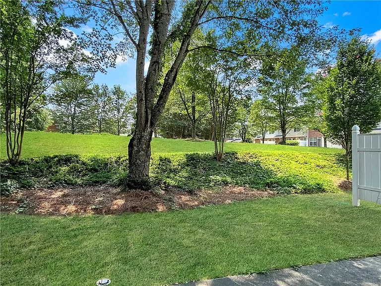 2511 Gadsen Walk — Photo 40