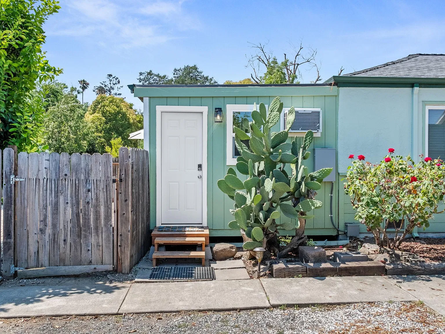Studio, $1,800 — Photo 1