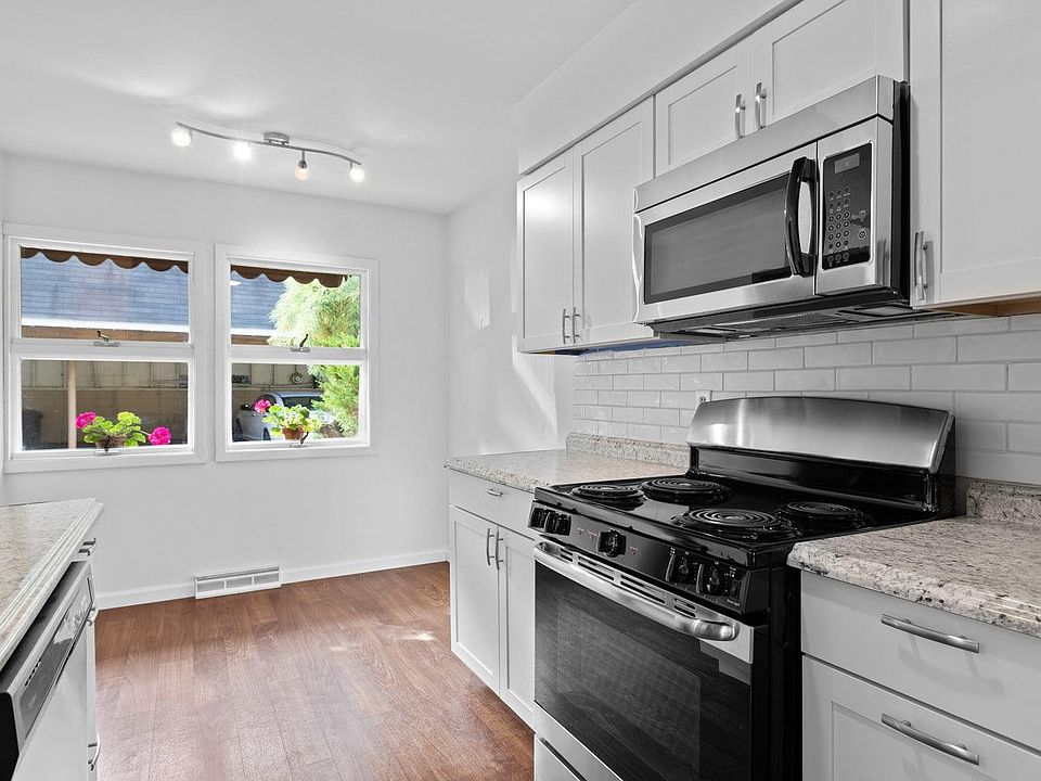 1st image of 215 Oakview Dr #6