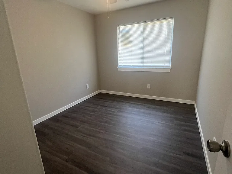 424 E Wood Ave — Photo 7