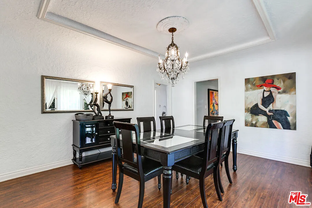 3 bed, 3.0 bath, 1700 sqft, $5,850 — Photo 4