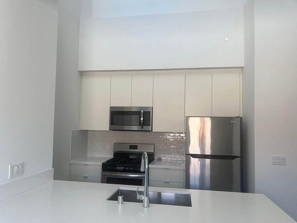 1st image of 161 S Normandie Ave #6