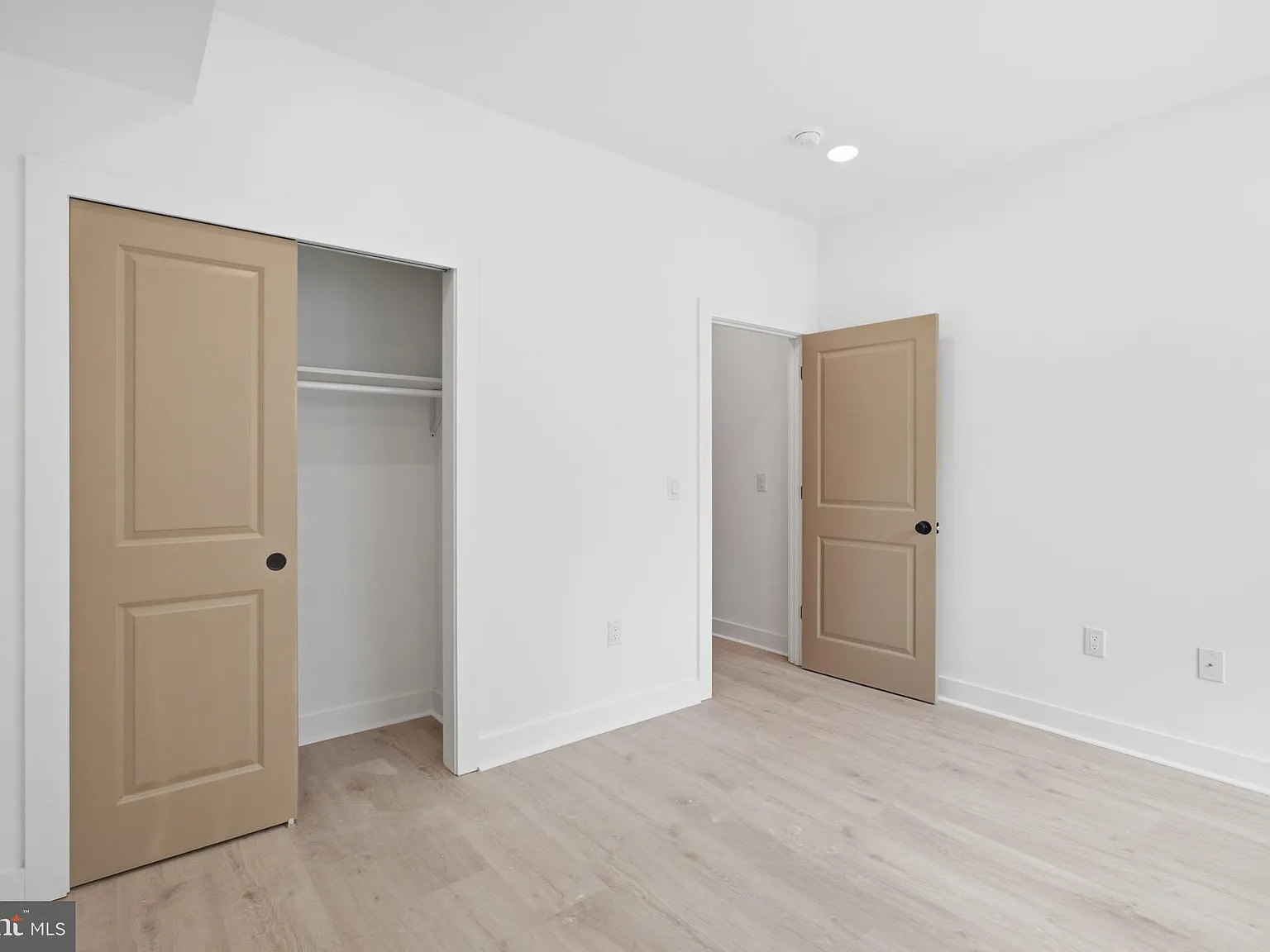 3 bed, $1,900 — Photo 3