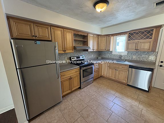 4th image of 35 Dale Ave APT H