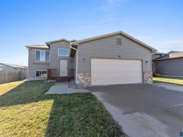 4805 W Cayman St, Sioux Falls, SD 57107
