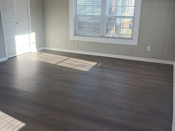 5th image of 408 Easterling St