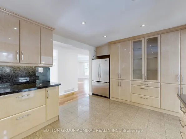 129 Crestwood Rd, Vaughan, ON L4J 1A7