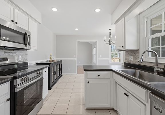 3rd image of 7303 Flintrock Ct