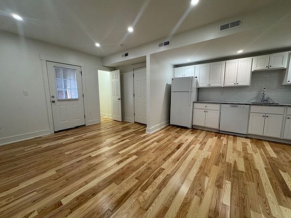4th image of 5635-5645 Hobart St #22