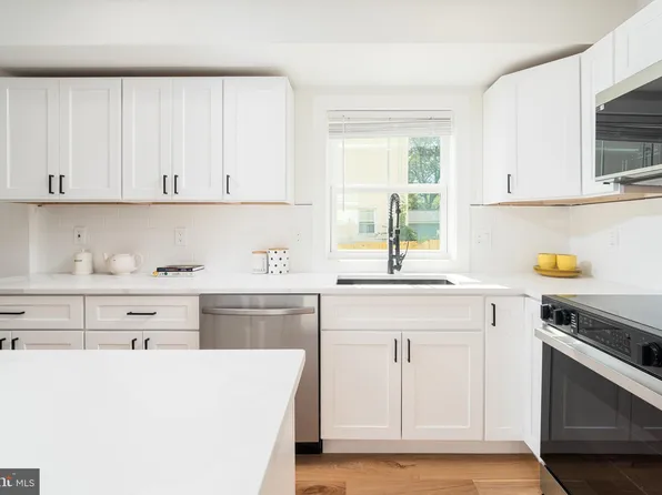 4620 Hunt Pl NE, Washington, DC 20019