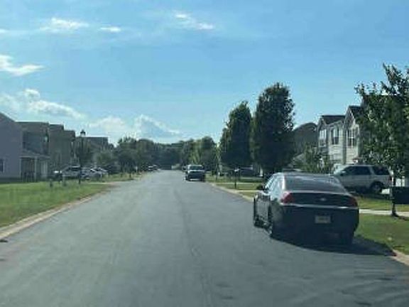 Exterior Neighborhood (street photo)