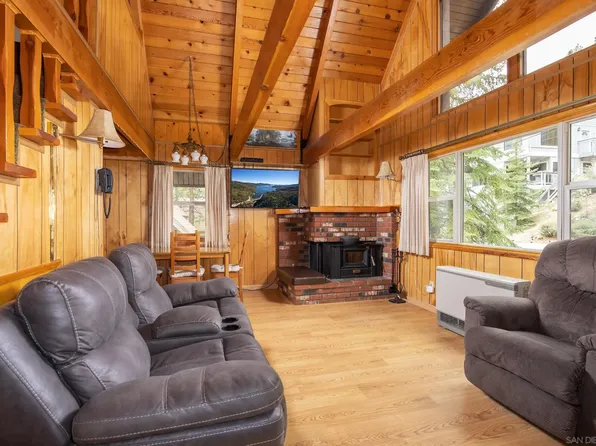 1167 Canyon Rd, Fawnskin, CA 92333