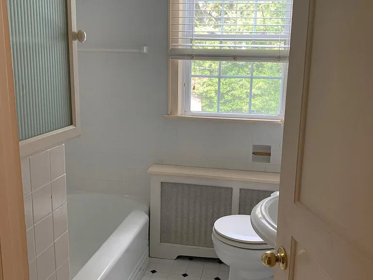5316 Rolfe Ave — Photo 9