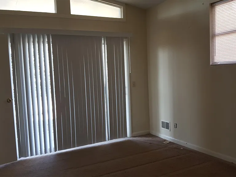208 Latonea Dr — Photo 3