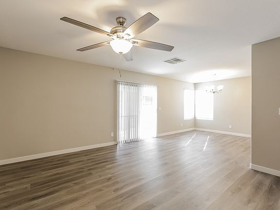 4th image of 1112 Barton Green Dr