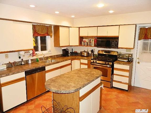 3rd image of 526 Elder Ln