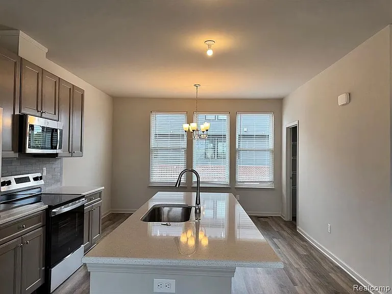 2151 Park Dr — Photo 24