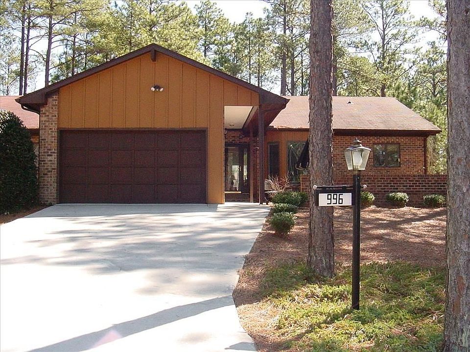 996 Knollwood Village