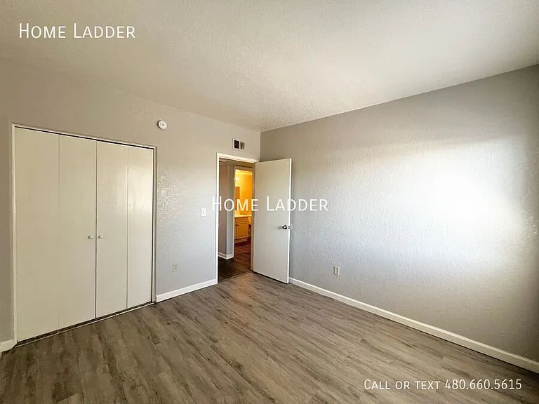 4957 S Park Ave #201 — Photo 7