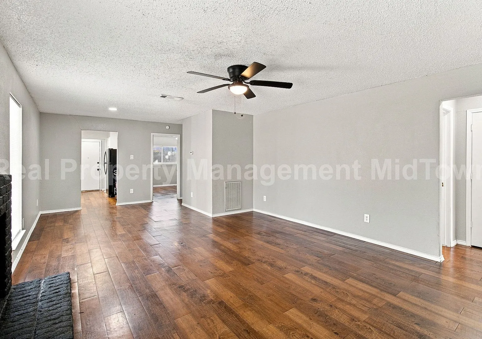 Charming 2-Bedroom Home in a Convenient Arlington Location — Photo 4