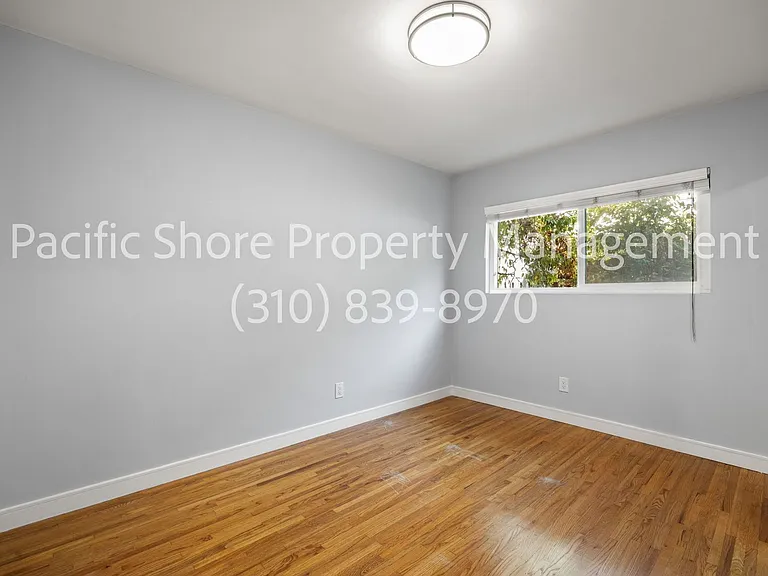 639 Robinson Apartments — Photo 8