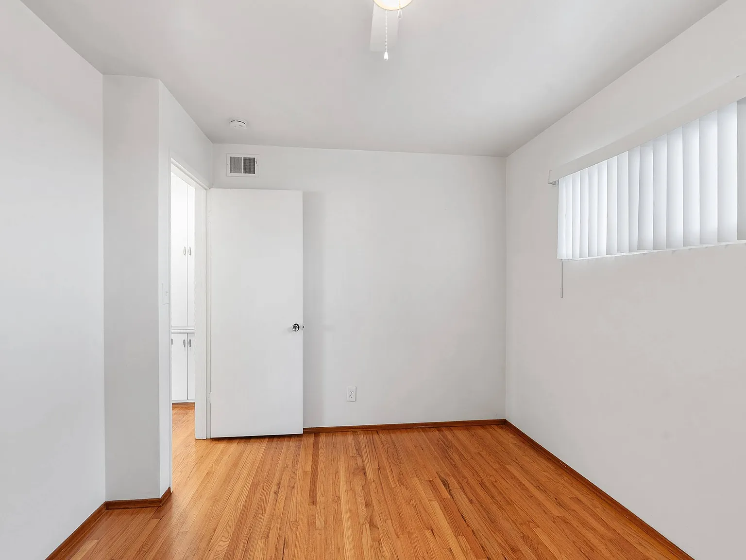4348 1/2 Iowa St — Photo 3