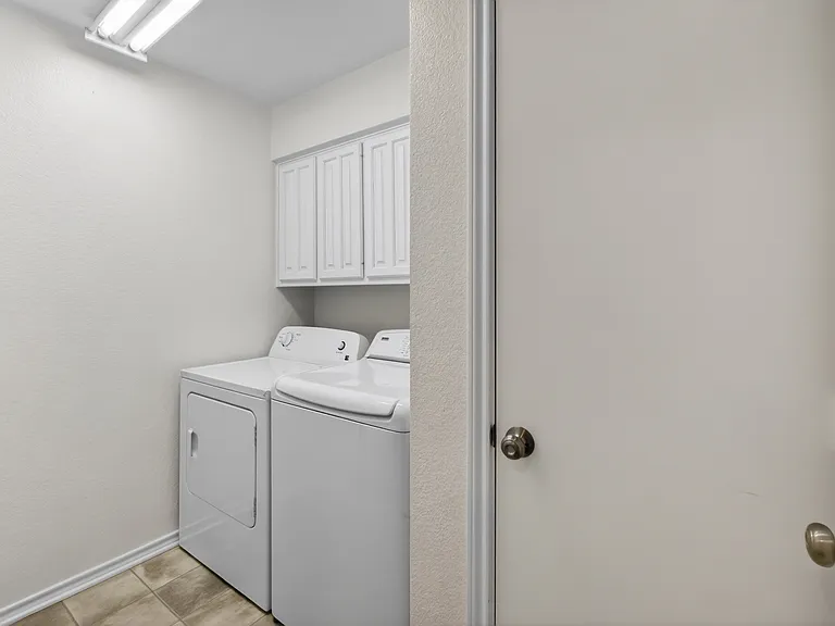 1009 McCoy Dr — Photo 24
