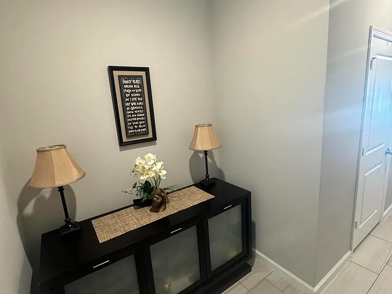 526 Salisbury Cir — Photo 2