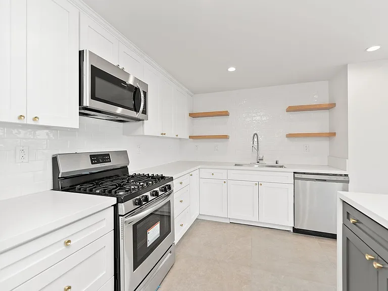 6025 Craner Ave — Photo 6