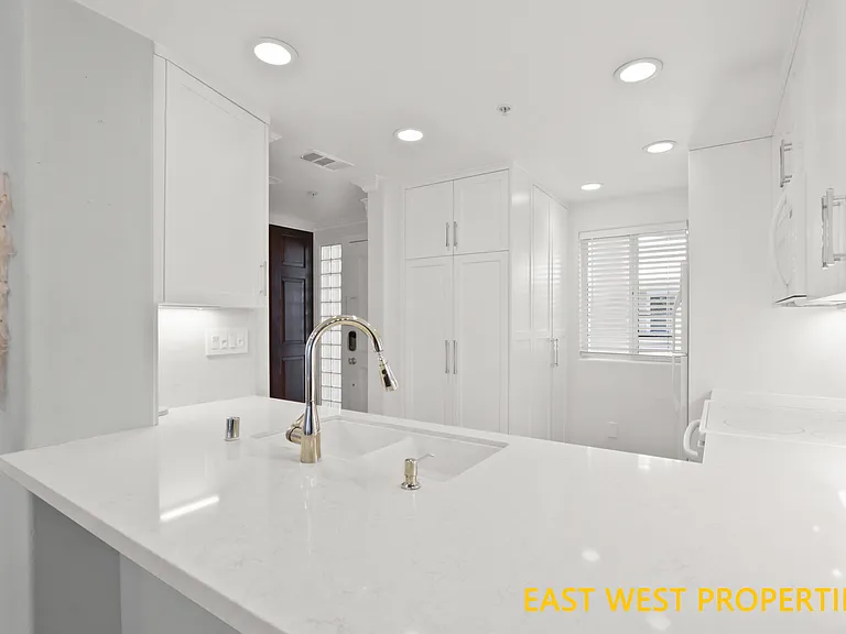 2243 Martin #314 — Photo 10