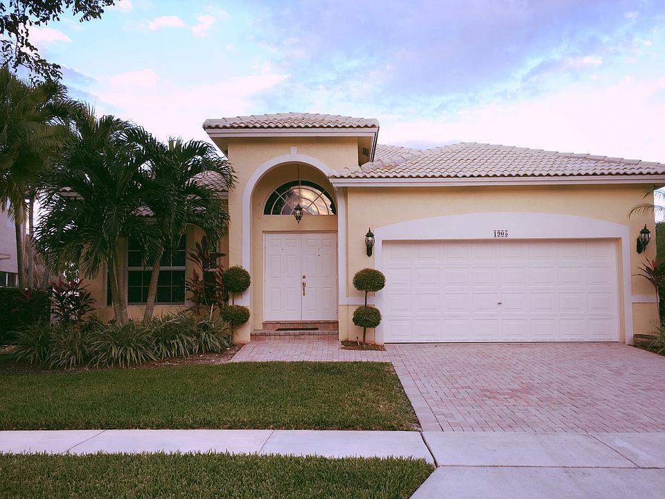 1st image of 1905 NW 169th Ave