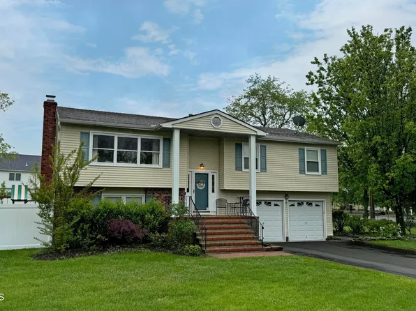 1 Mistletoe Court, Howell, NJ 07731