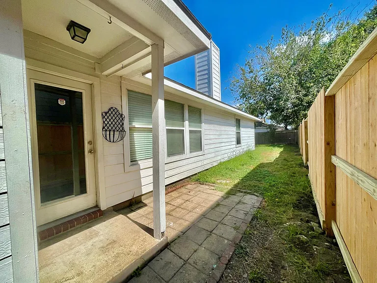 5723 Wandering Creek Dr — Photo 11