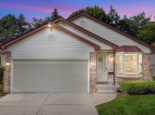 6331 W Morgan Cir, Westland, MI 48185