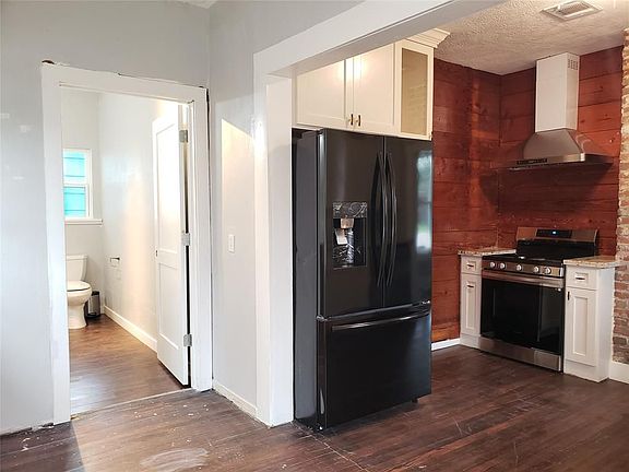 5th image of 212 Northwood St #A
