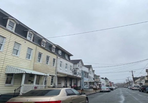 Exterior Neighborhood (street photo)