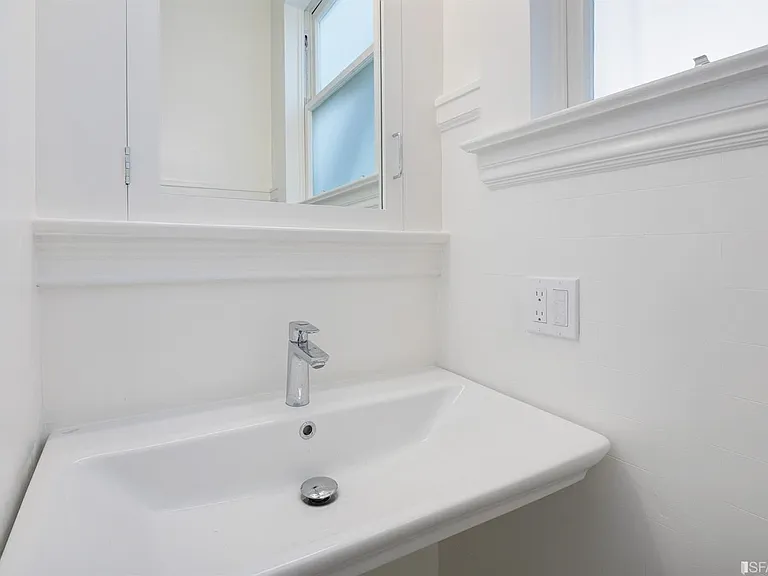 2662 Baker St — Photo 13