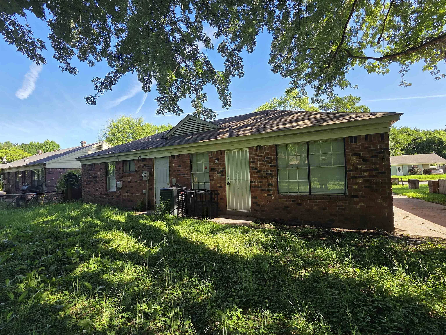 4 bed, 2.0 bath, $1,300 — Photo 2