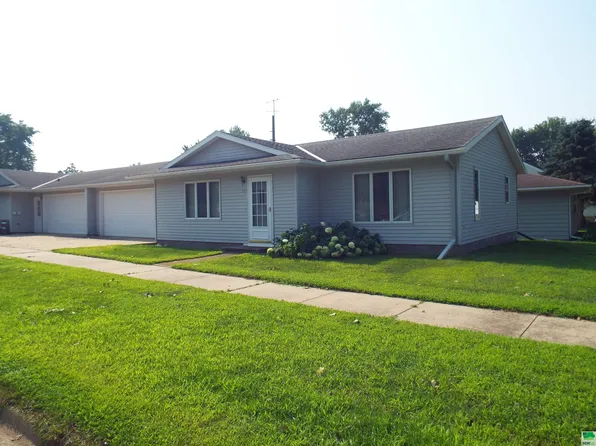 303 7th St, Ashton, IA 51249