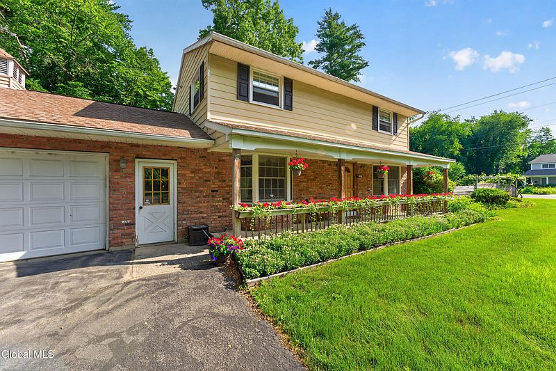 2nd image of 47 Weston Drive
