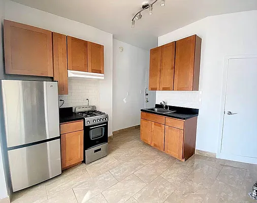 Rented by Waverly Realty Associates | media 4